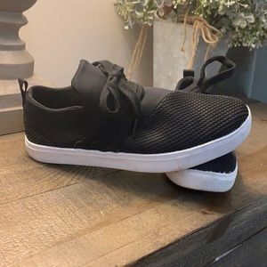 Black Sneakers size 8